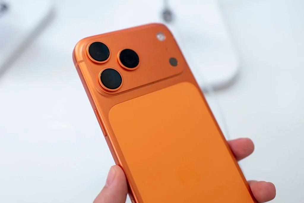 Apple อ้าง “รอยขีดข่วน” บน iPhone 17 Pro ไม่ใช่รอยจริง แต่เกิดจากแท่น MagSafe